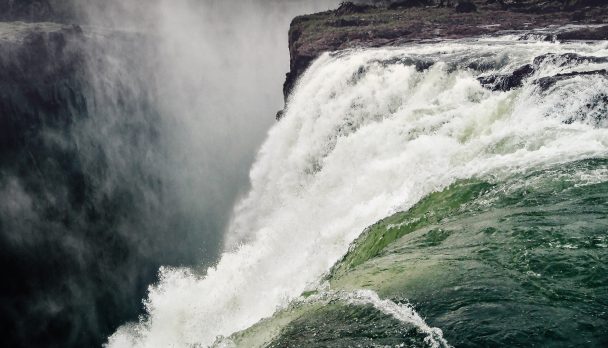 waterfall-2227010_1920